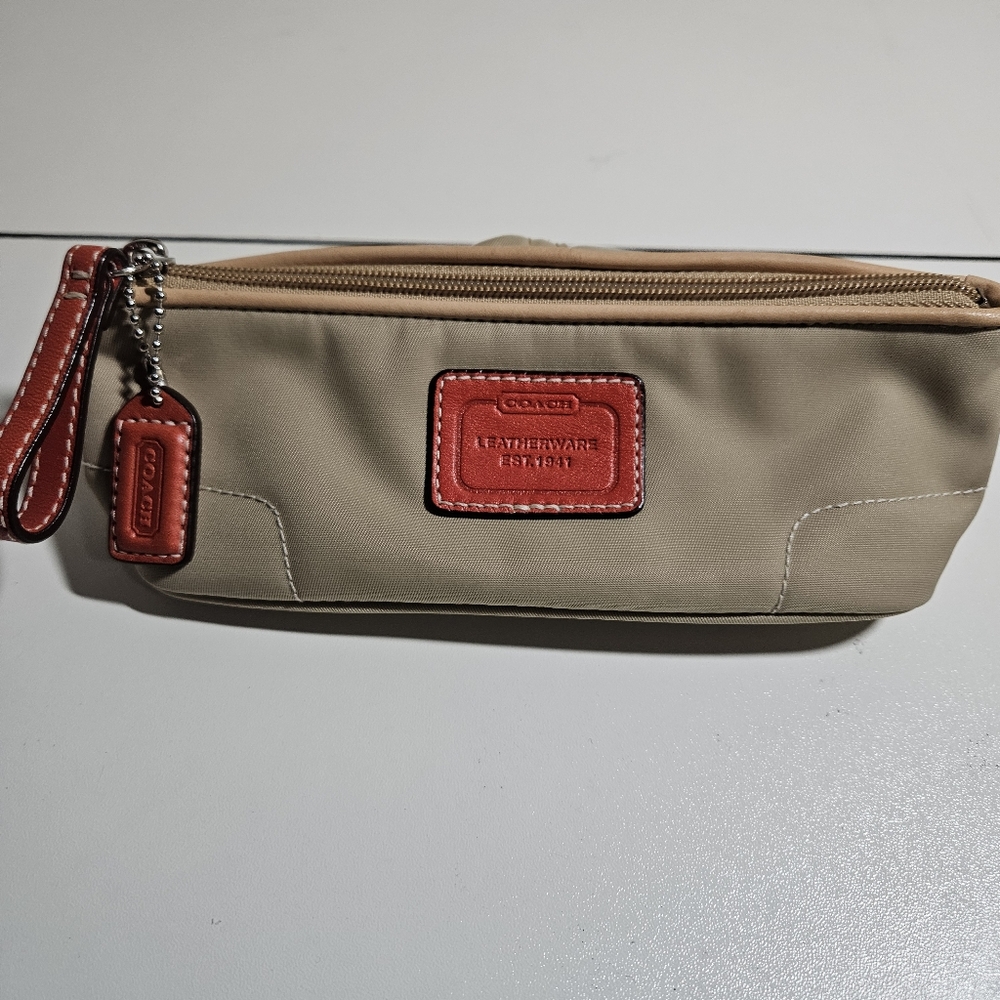 Euc Coach makeup small pouch- khaki
